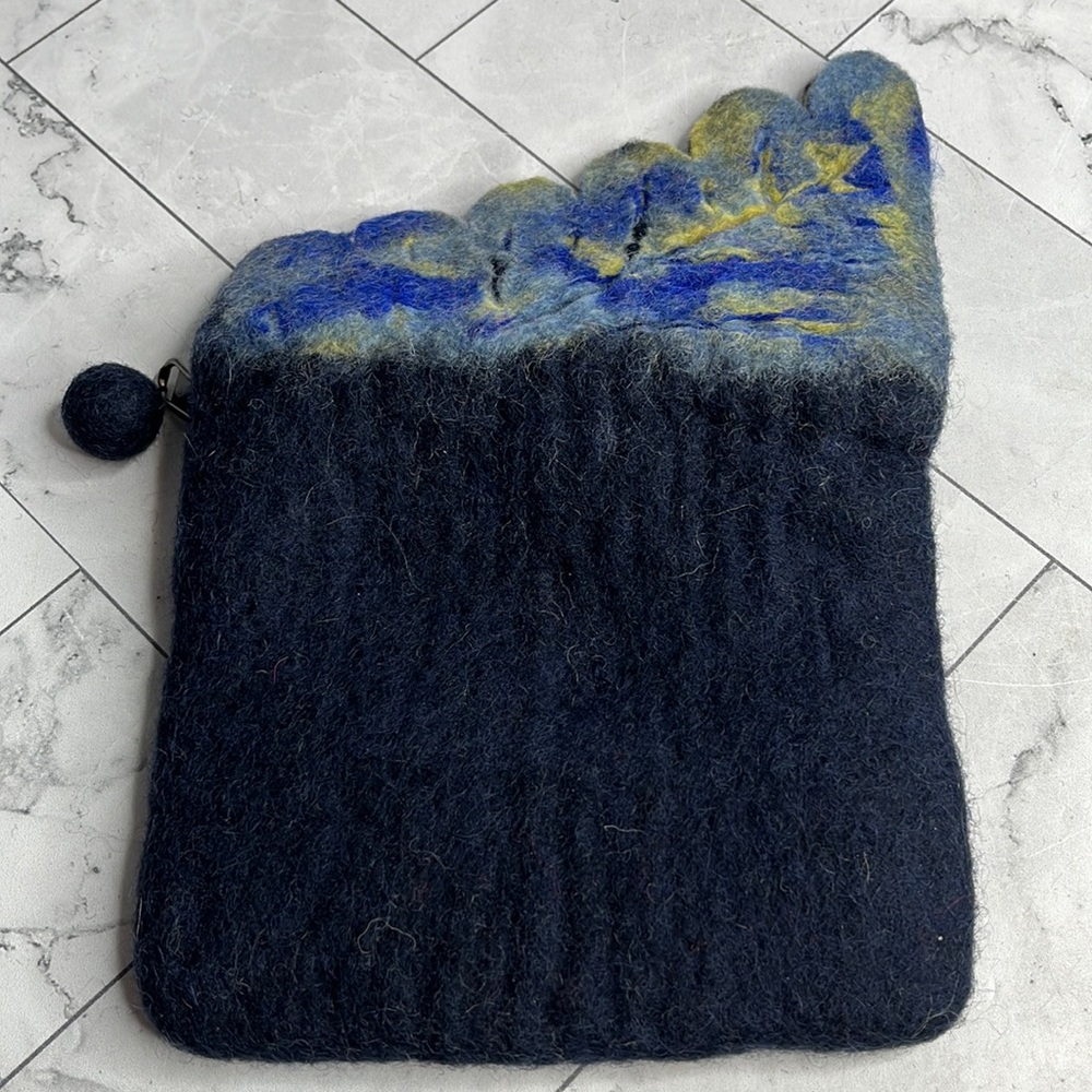 NWT Handmade Felt Wool Coin Purse Zip Closure With Flap Round Felt Zip Navy - Picture 5 of 6